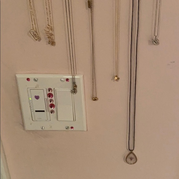 4 tops and 1 necklace mystery bundle - Picture 3 of 5